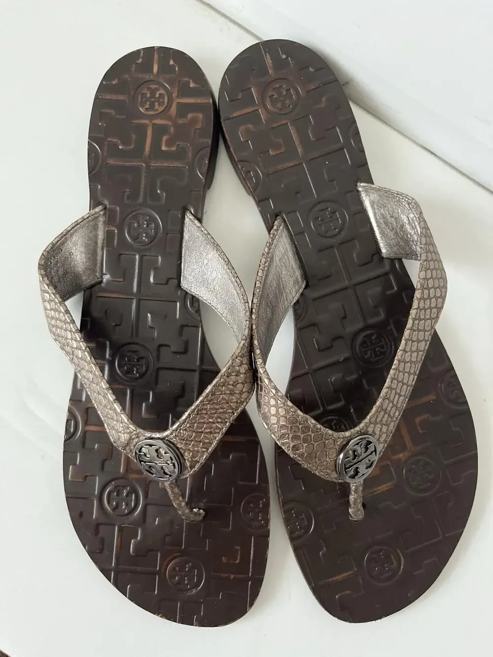 Tory Burch Sandals Womens Size 10 M Gold Leather Thong Logo Flip Flop Flat